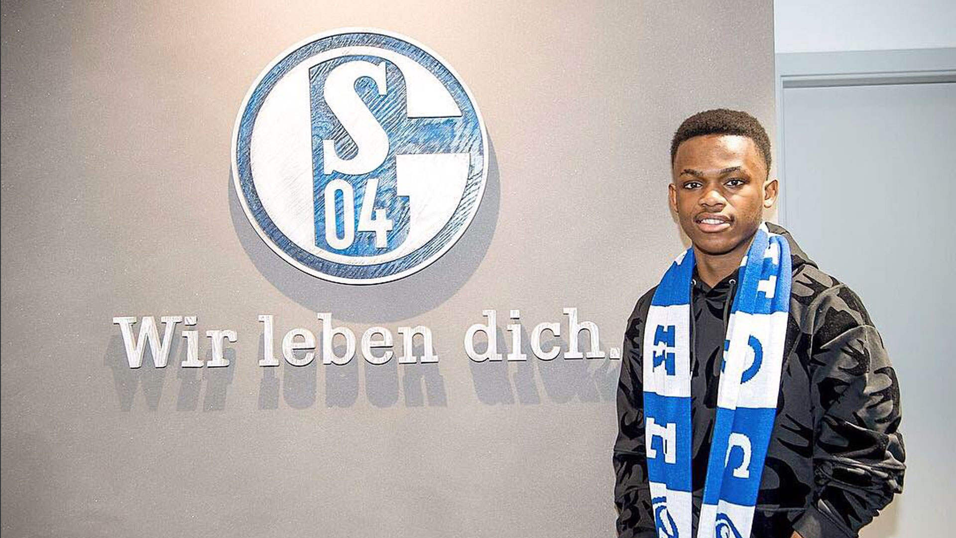 强这一背景 强这一背景